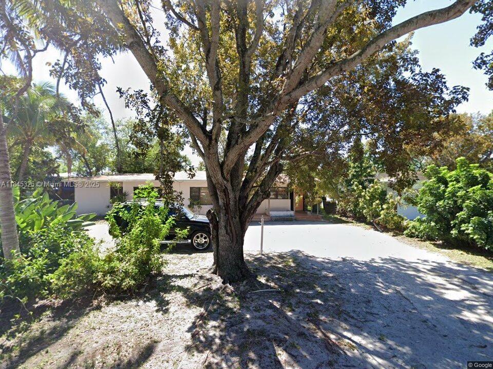1550 NE 118th Ter, Miami, FL 33161 - photo 1