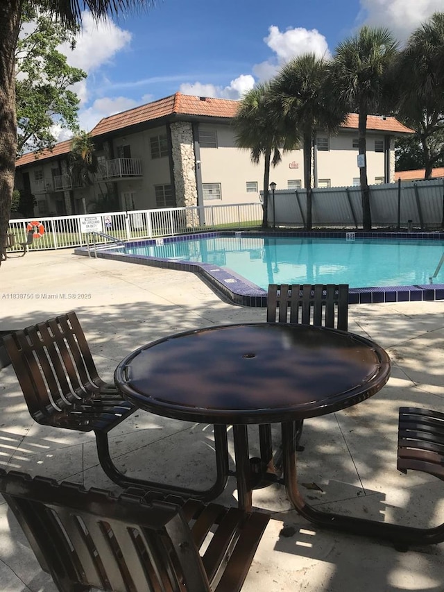13920 Lake Placid Ct Unit B15, Miami Lakes, FL 33014 - photo 1