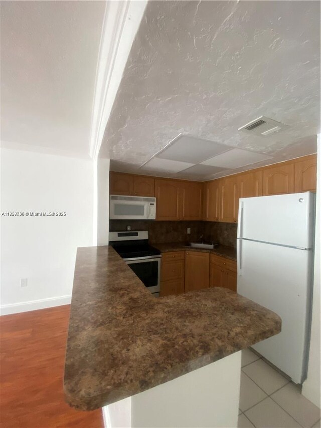 13920 Lake Placid Ct Unit B15, Miami Lakes, FL 33014 - photo 5