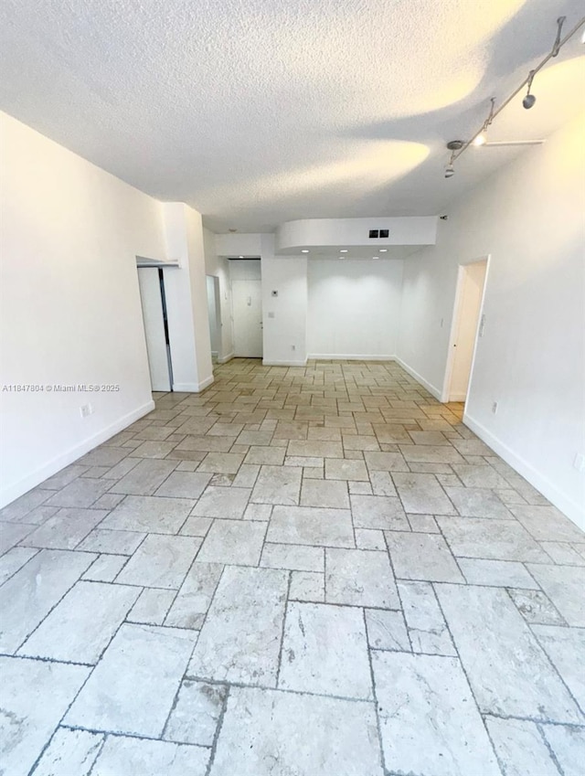 20505 E Country Club Dr Unit 135, Aventura, FL 33180 - photo 1