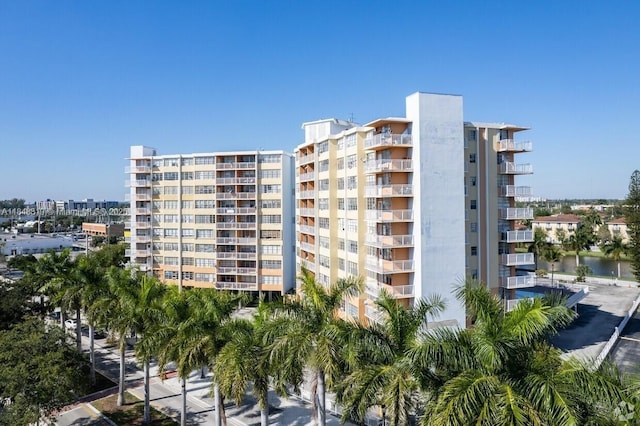 2025 NE 164th St Unit 914, North Miami Beach, FL 33162 - photo 2