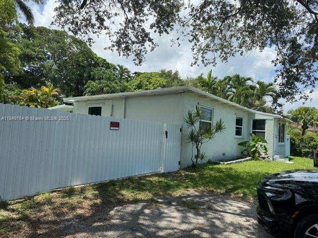 204 SW 7th Ave, Hallandale Beach, FL 33009 - photo 24