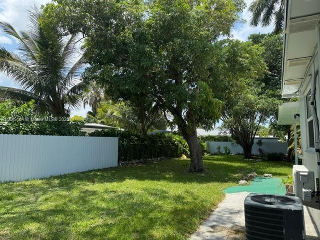 204 SW 7th Ave, Hallandale Beach, FL 33009 - photo 26