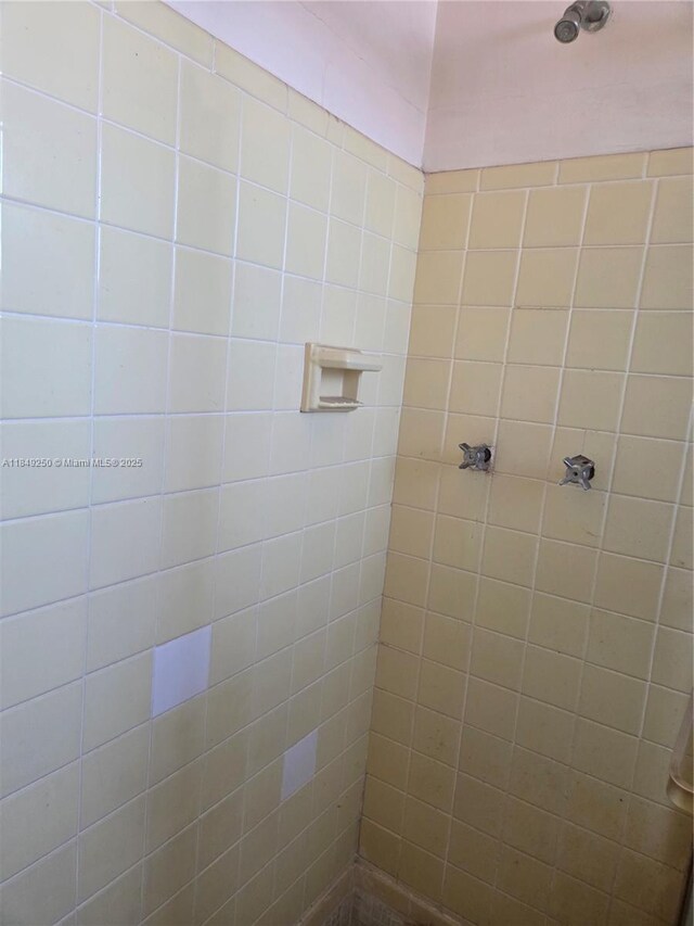 21130 NE 26th Ave, Miami, FL 33180 - photo 39