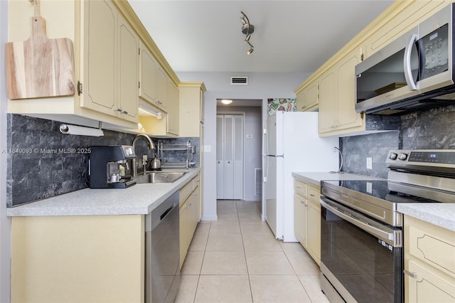 4330 Hillcrest Dr Unit 519, Hollywood, FL 33021 - photo 16