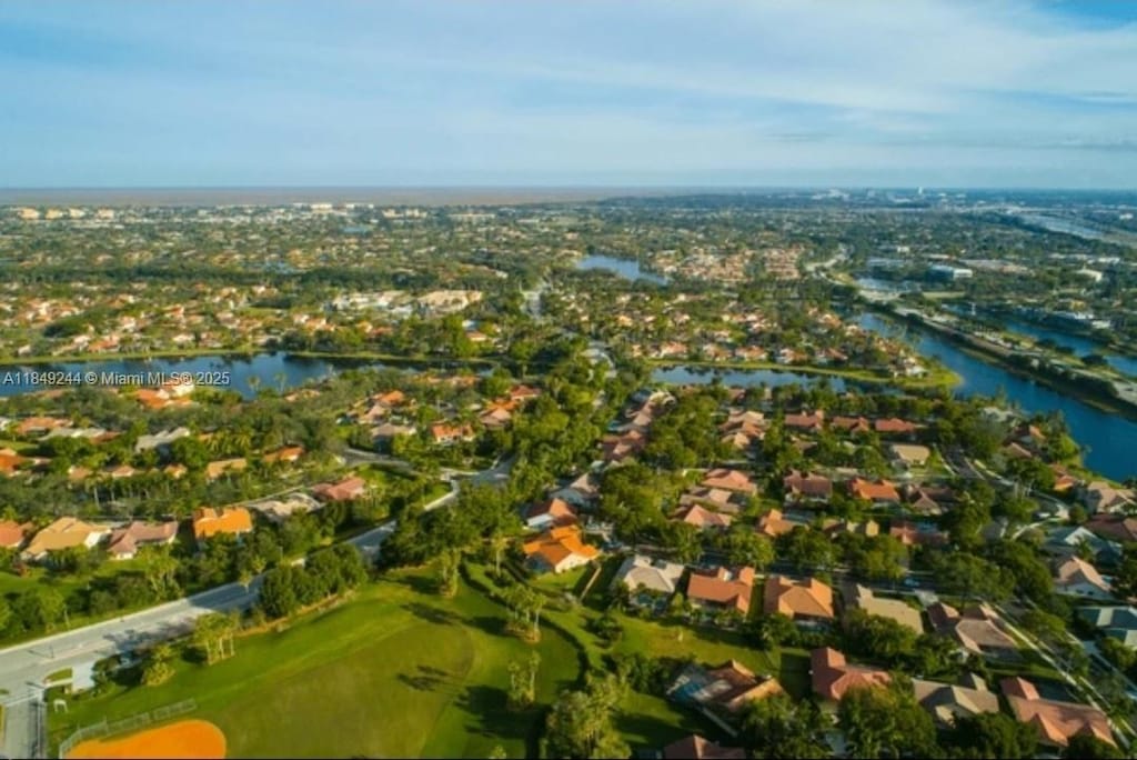 1946 Harbor View Cir, Weston, FL 33327 - photo 2