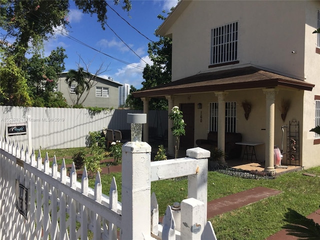 view of front of property