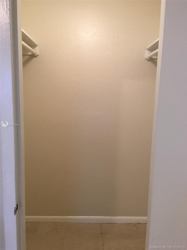 walk in closet featuring tile patterned floors