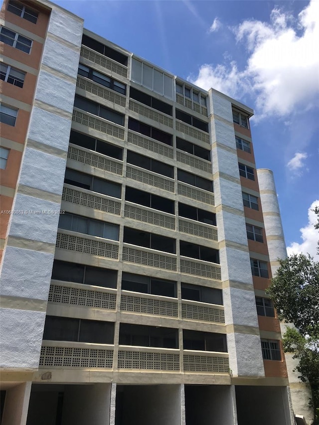 3301 Spanish Moss Ter Unit 906, Lauderhill, FL 33319 - photo 1