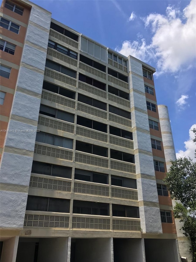 3301 Spanish Moss Ter Unit 906, Lauderhill, FL 33319 - photo 2