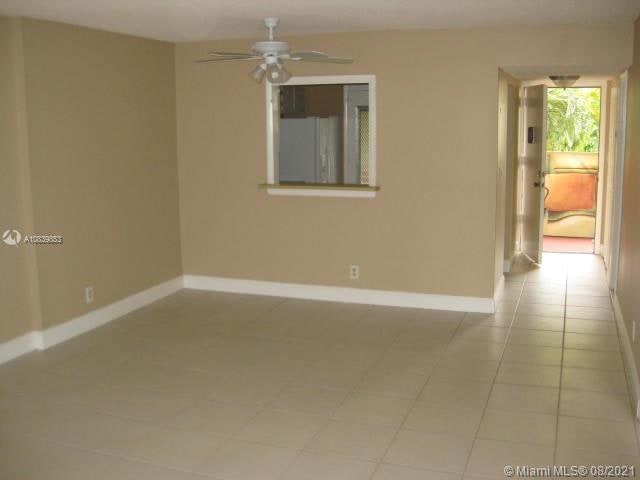 unfurnished room featuring ceiling fan and light tile patterned floors