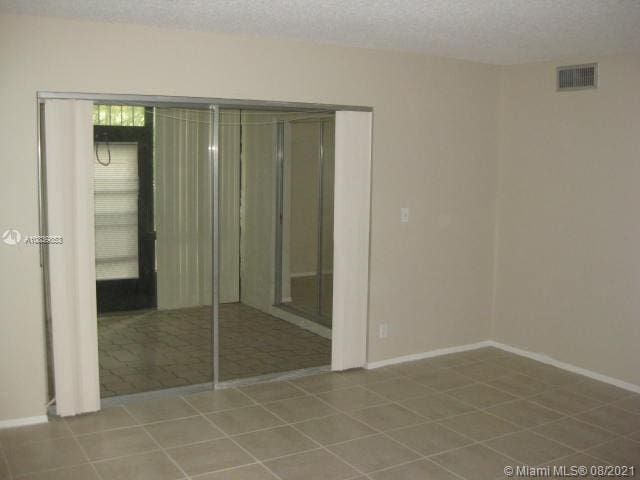 unfurnished bedroom with a textured ceiling and a closet