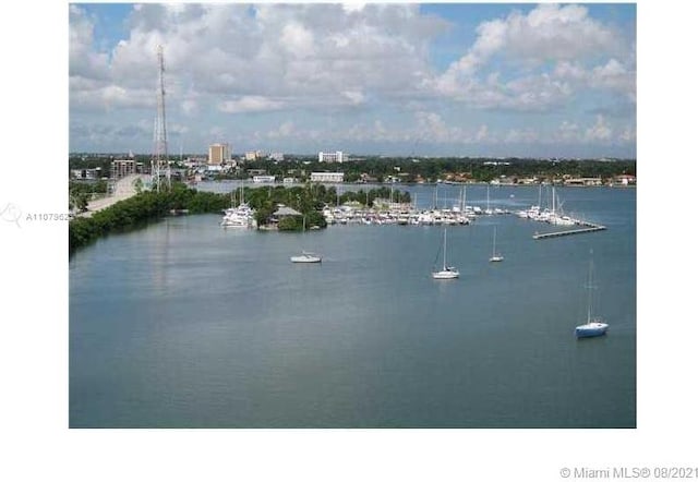 Listing photo 2 for 7904 W Dr Unit 1006, North Bay Village FL 33141