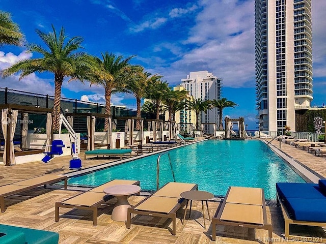 view of swimming pool