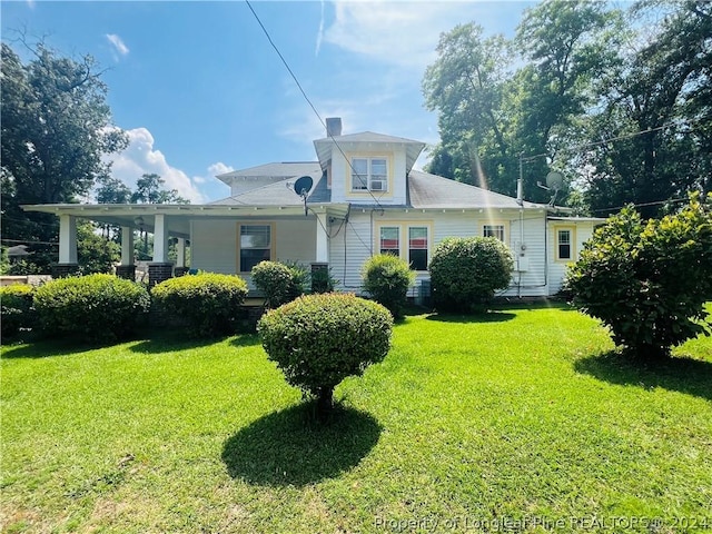 view of front of house with a front yard