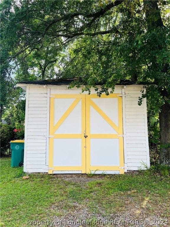 view of outbuilding