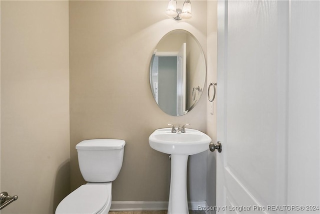 bathroom featuring sink and toilet