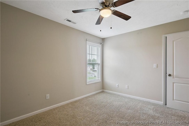 carpeted empty room featuring ceiling fan