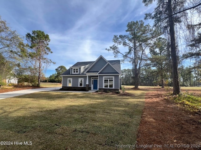 craftsman-style home featuring a front yard