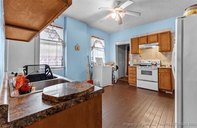 kitchen with washer / clothes dryer, white appliances, a textured ceiling, ceiling fan, and dark hardwood / wood-style floors