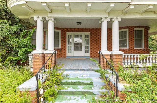 entrance to property featuring a porch