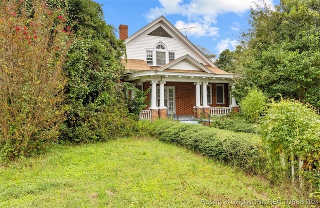 view of front of home featuring a porch and a front yard