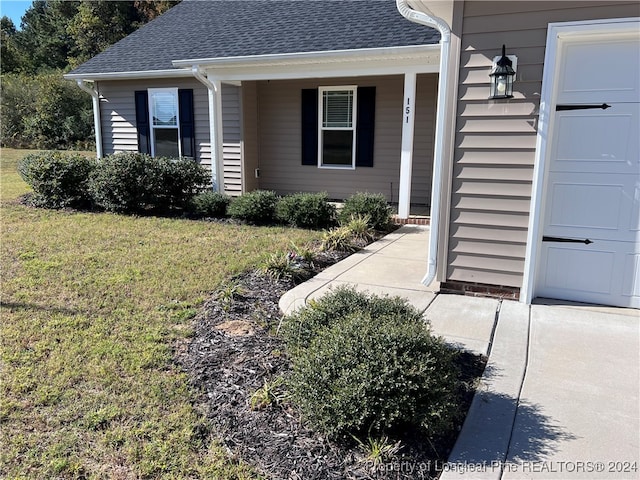 property entrance featuring a lawn