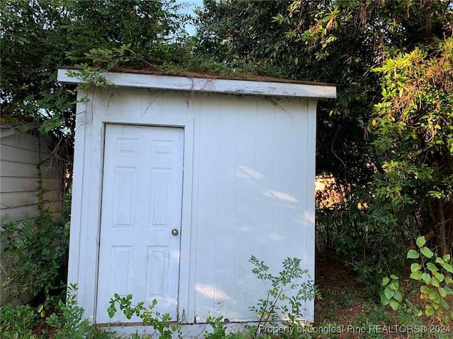 view of outbuilding