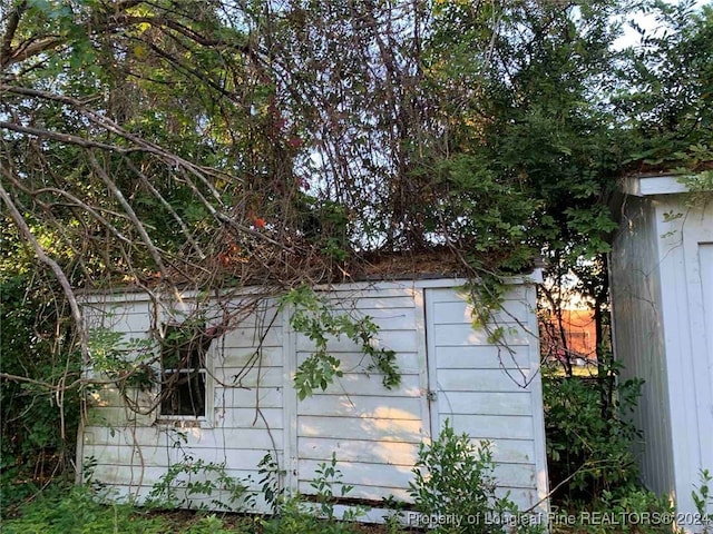 view of outbuilding