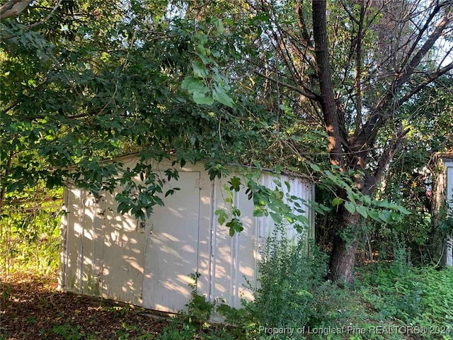 view of side of property with a storage unit