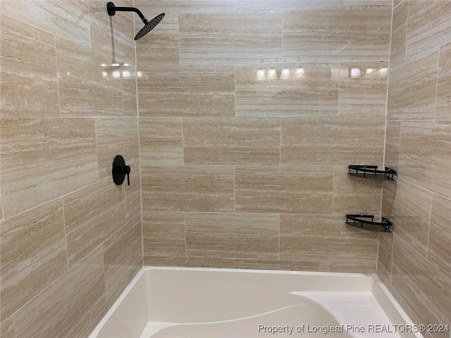 bathroom featuring a tile shower