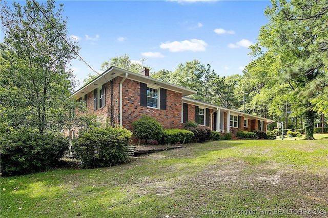 view of front of property with a front lawn