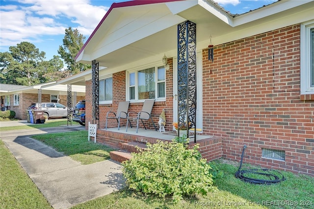 property entrance featuring a porch