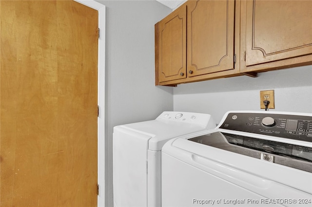 laundry area featuring cabinets and independent washer and dryer