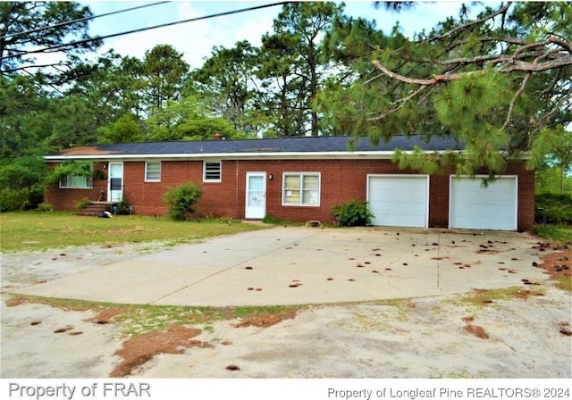 view of front of house with a front lawn and a garage