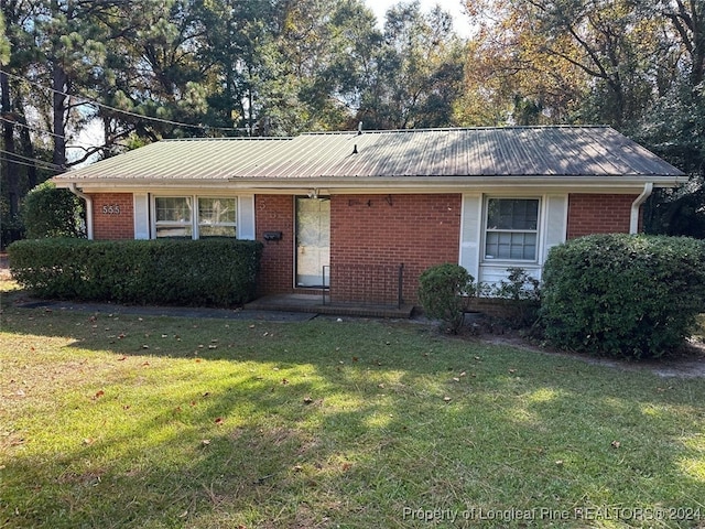 ranch-style house with a front yard