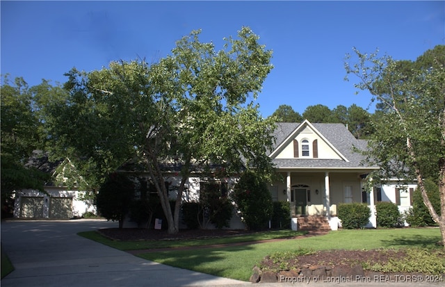 view of front of house with a front yard