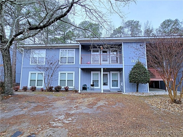 view of front of house with a balcony