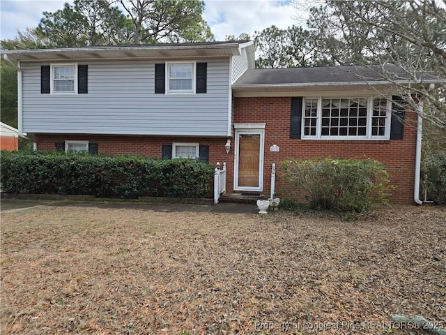 split level home with a front lawn