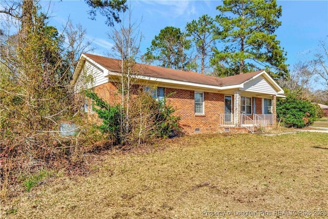 ranch-style home featuring crawl space, a porch, a front yard, and brick siding