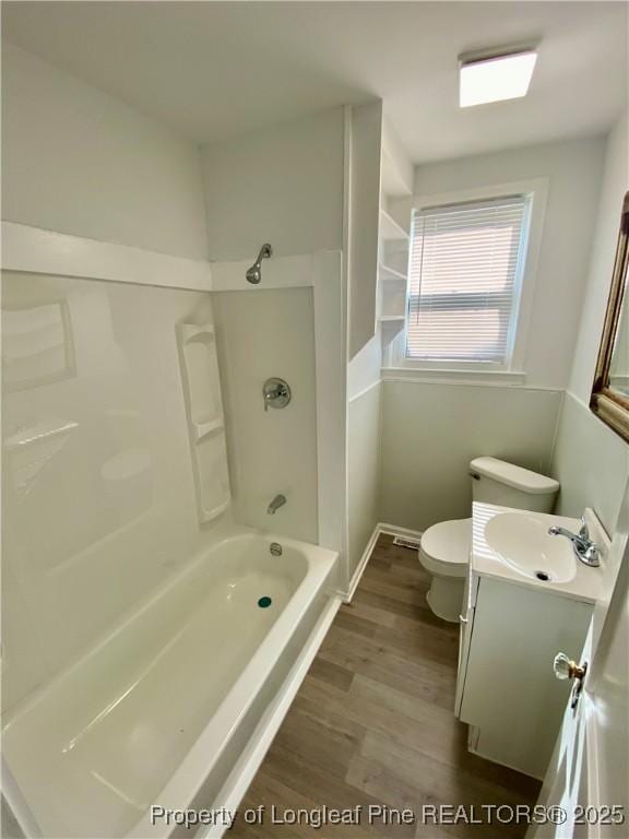 320 W 20th St, Lumberton, NC 28358 - full bathroom featuring wood finished floors, vanity, and washtub / shower combination