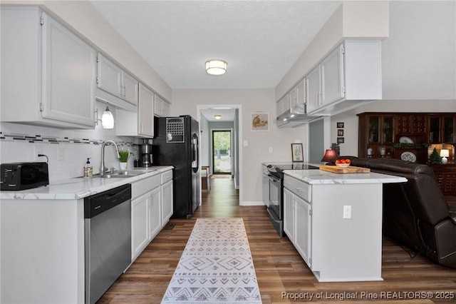 4327 Falls Dr, Hope Mills, NC 28348 - kitchen with black appliances, open floor plan, under cabinet range hood, wood finished floors, and a peninsula