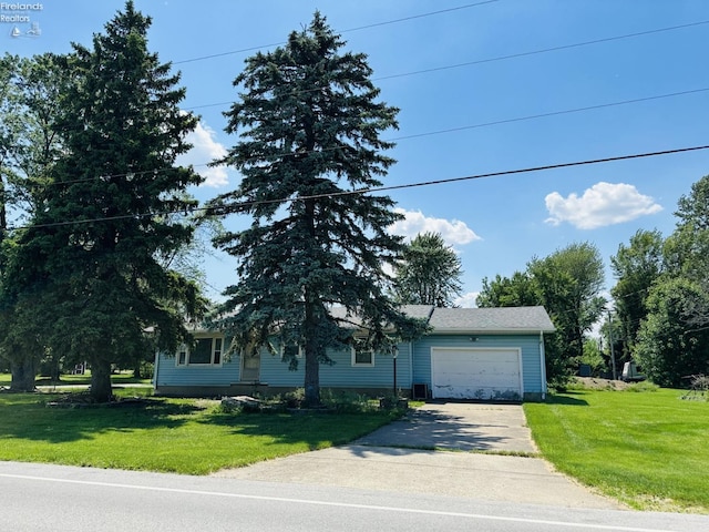 view of front of property featuring a garage, central AC, and a front lawn