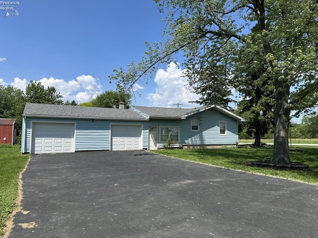 view of front facade with a garage and a front yard