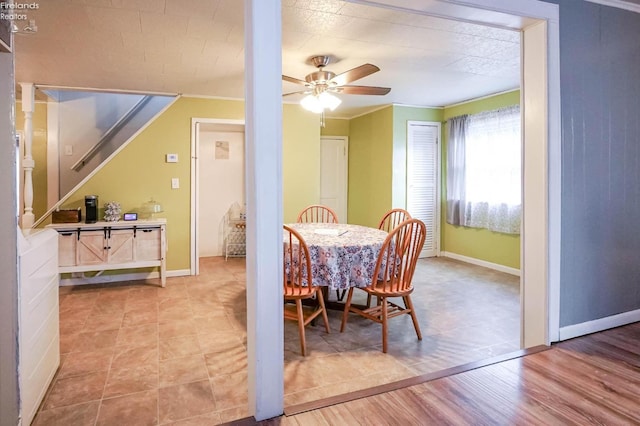 dining area with ceiling fan, hardwood / wood-style floors, and crown molding