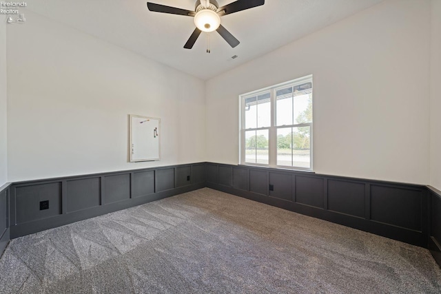 unfurnished room featuring ceiling fan and carpet