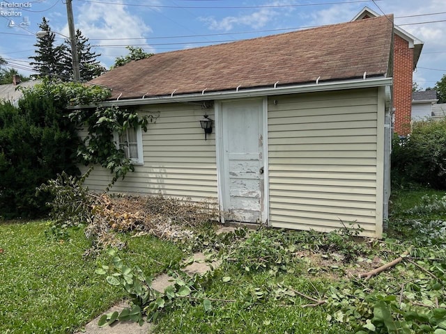 view of outbuilding