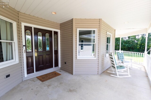 property entrance featuring covered porch