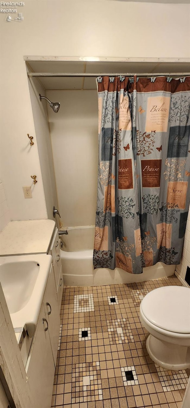 full bathroom featuring tile patterned flooring, shower / bath combo, vanity, and toilet