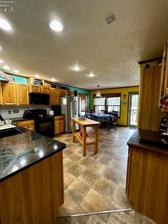 kitchen featuring stainless steel refrigerator, sink, a textured ceiling, light tile patterned floors, and stove